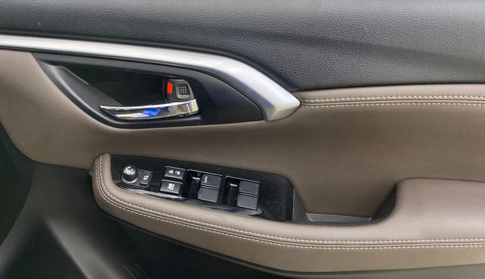 2022 Toyota URBAN CRUISER HYRYDER V HYBRID, Hybrid, Automatic, 35,471 km, Driver Side Door Panels Control