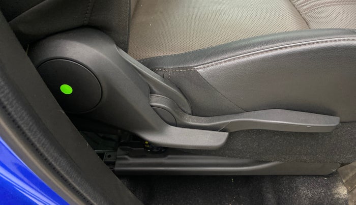 2022 Toyota URBAN CRUISER HYRYDER V HYBRID, Hybrid, Automatic, 35,471 km, Driver Side Adjustment Panel