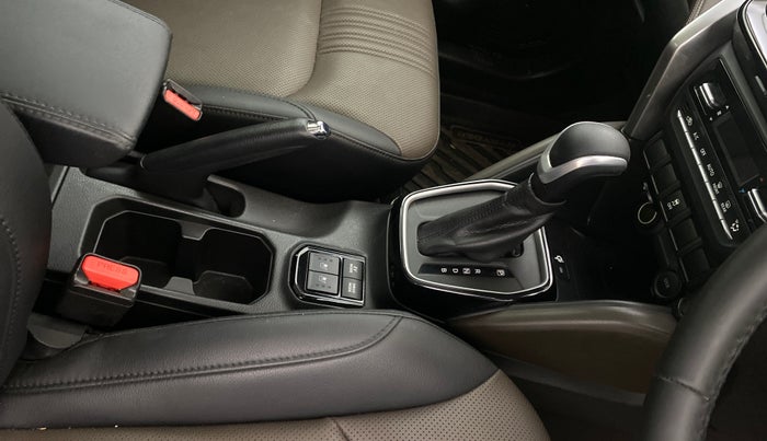 2022 Toyota URBAN CRUISER HYRYDER V HYBRID, Hybrid, Automatic, 35,471 km, Gear Lever