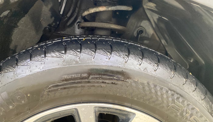 2022 Toyota URBAN CRUISER HYRYDER V HYBRID, Hybrid, Automatic, 35,471 km, Right Front Tyre Tread