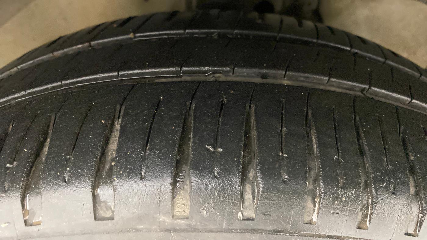2015 Ford Figo 1.2 EXI DURATEC, Petrol, Manual, 76,175 km, Right Front Tyre Tread