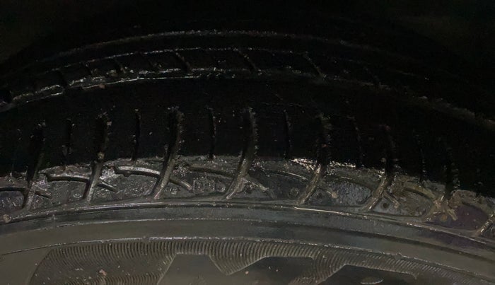 2018 Maruti Baleno DELTA PETROL 1.2, Petrol, Manual, 55,803 km, Right Front Tyre Tread