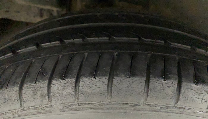 2015 Maruti Ciaz ZXI, Petrol, Manual, 74,925 km, Right Rear Tyre Tread