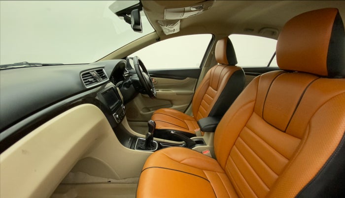 2015 Maruti Ciaz ZXI, Petrol, Manual, 74,925 km, Right Side Front Door Cabin