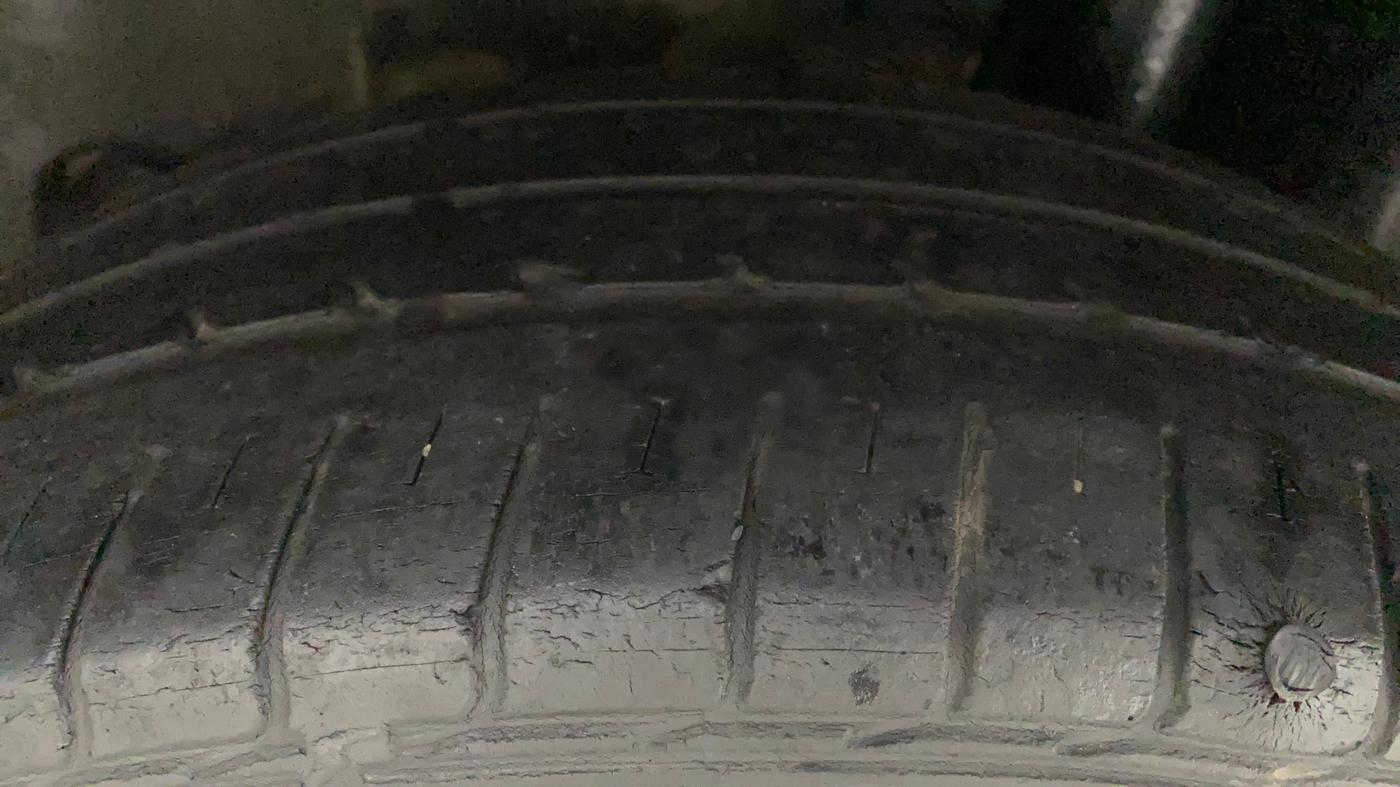 2015 Maruti Ciaz ZXI, Petrol, Manual, 74,925 km, Left Rear Tyre Tread