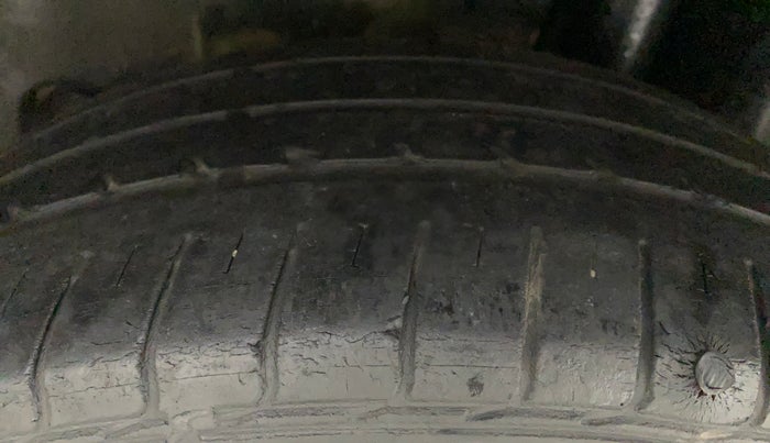 2015 Maruti Ciaz ZXI, Petrol, Manual, 74,925 km, Left Rear Tyre Tread