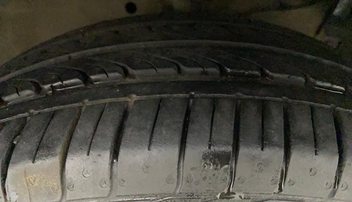 2015 Maruti Ciaz ZXI, Petrol, Manual, 74,925 km, Right Front Tyre Tread