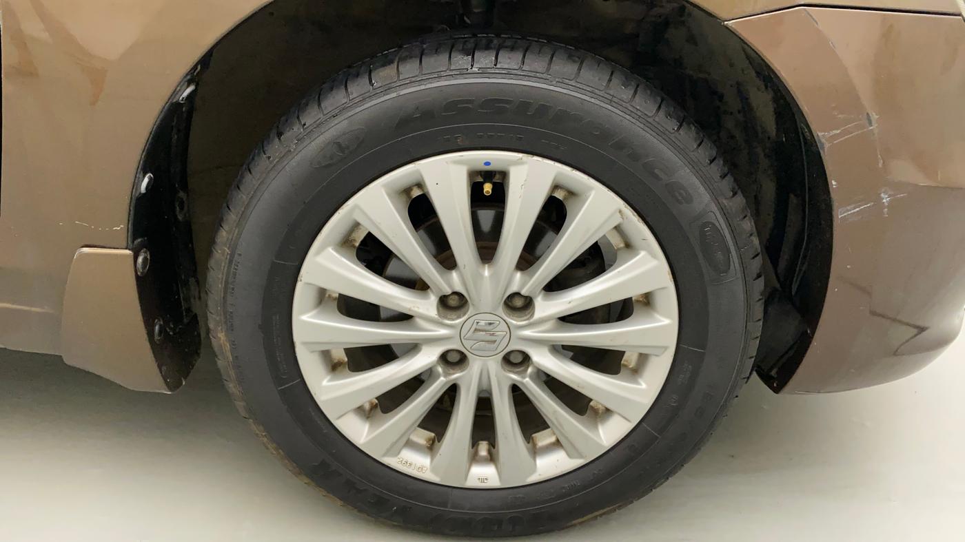 2015 Maruti Ciaz ZXI, Petrol, Manual, 74,925 km, Right Front Wheel