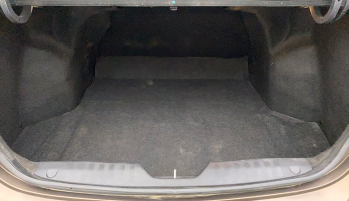 2015 Maruti Ciaz ZXI, Petrol, Manual, 74,925 km, Boot Inside