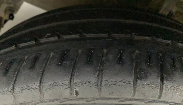 2015 Maruti Ciaz ZXI, Petrol, Manual, 74,925 km, Left Front Tyre Tread
