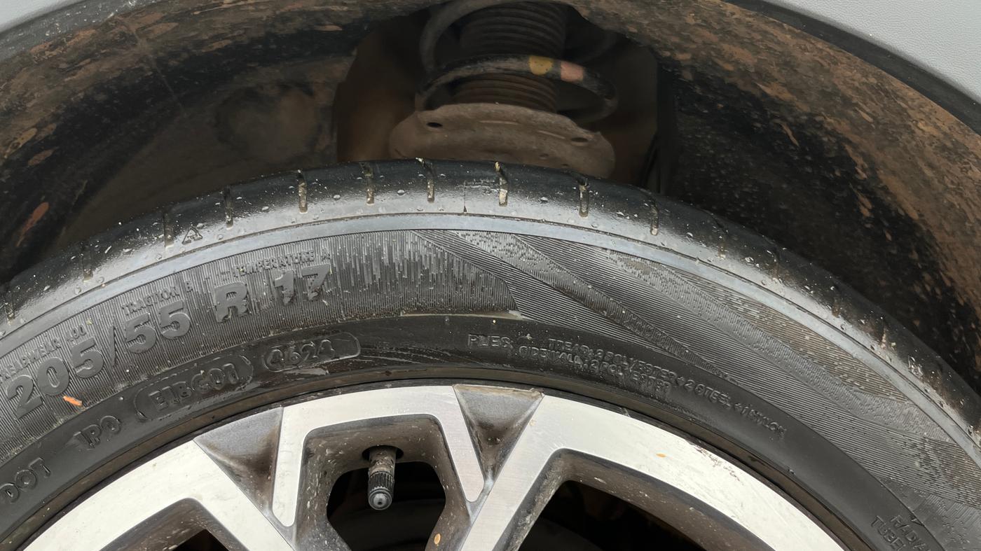 2021 Skoda KUSHAQ STYLE 1.0L TSI AT, Petrol, Automatic, 48,746 km, Left Front Tyre Tread