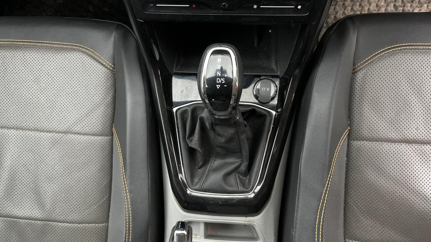 2021 Skoda KUSHAQ STYLE 1.0L TSI AT, Petrol, Automatic, 48,746 km, Gear Lever