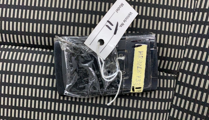 2023 Renault TRIBER RXZ AMT, Petrol, Automatic, 7,663 km, Key Close Up