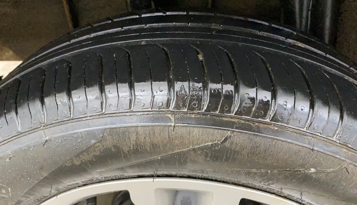 2023 Renault TRIBER RXZ AMT, Petrol, Automatic, 7,663 km, Right Rear Tyre Tread