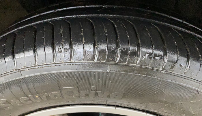 2023 Renault TRIBER RXZ AMT, Petrol, Automatic, 7,663 km, Right Front Tyre Tread