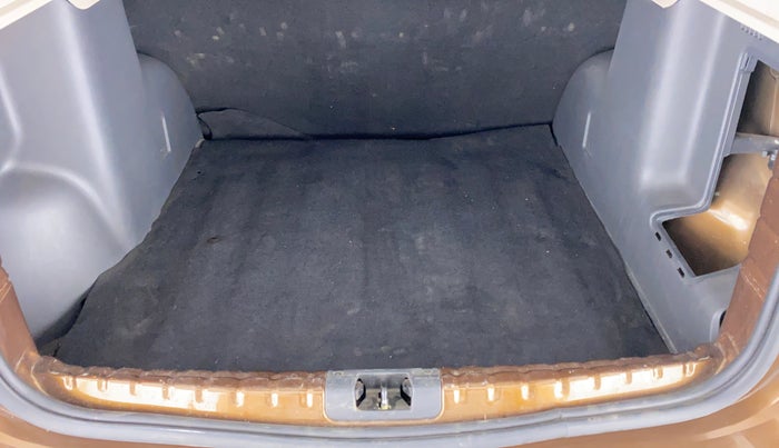 2014 Renault Duster RXL PETROL 104, Petrol, Manual, 47,720 km, Boot Inside