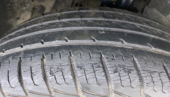 2014 Renault Duster RXL PETROL 104, Petrol, Manual, 47,720 km, Right Front Tyre Tread