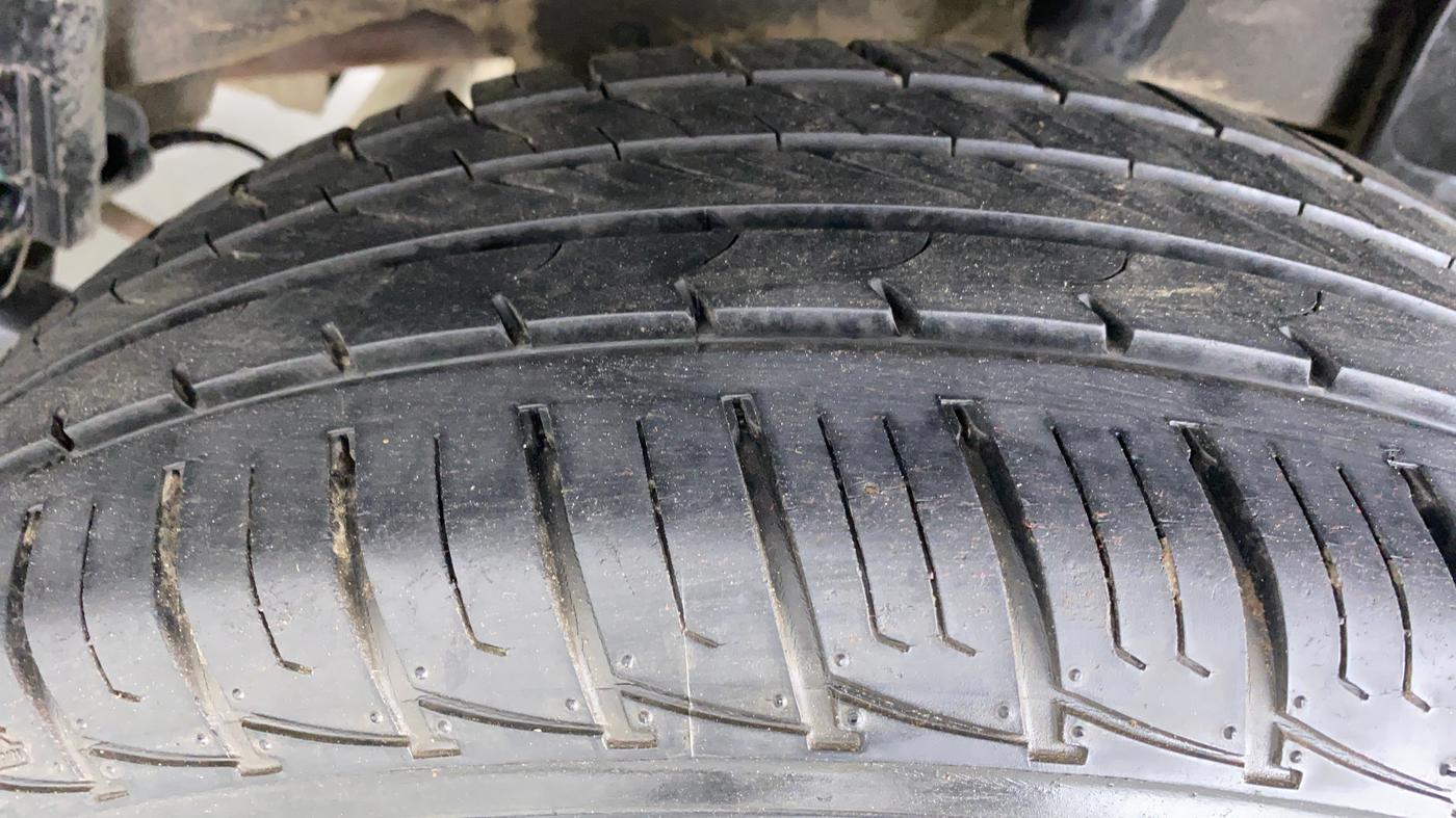 2014 Renault Duster RXL PETROL 104, Petrol, Manual, 47,720 km, Left Rear Tyre Tread