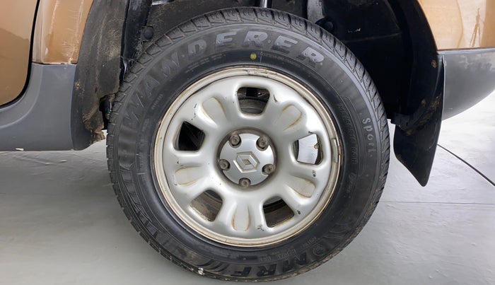 2014 Renault Duster RXL PETROL 104, Petrol, Manual, 47,720 km, Left Rear Wheel