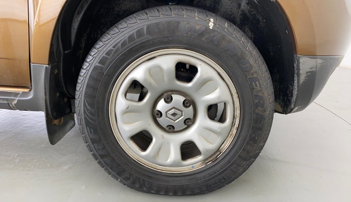 2014 Renault Duster RXL PETROL 104, Petrol, Manual, 47,720 km, Right Front Wheel