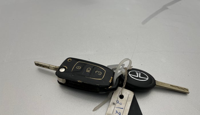 2020 Tata Tiago XT PETROL, Petrol, Manual, 67,564 km, Key Close Up