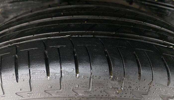 2012 Toyota Etios Liva G, Petrol, Manual, 47,223 km, Right Rear Tyre Tread
