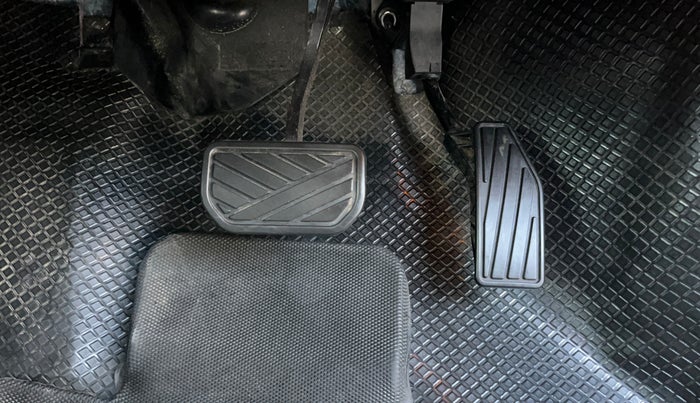 2023 Maruti FRONX ALPHA 1.0L TURBO 6 AT, Petrol, Automatic, 28,757 km, Pedals