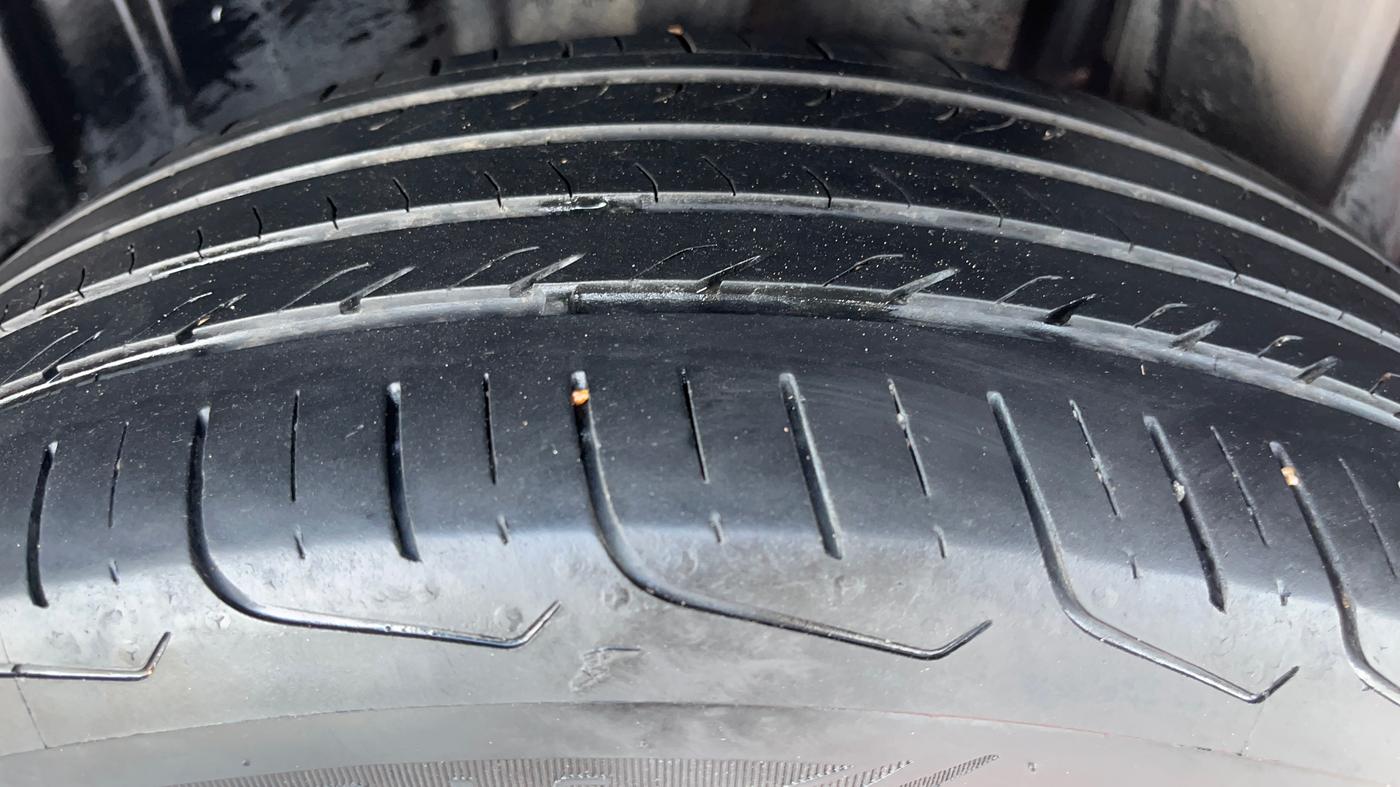 2023 Maruti FRONX ALPHA 1.0L TURBO 6 AT, Petrol, Automatic, 28,836 km, Left Rear Tyre Tread