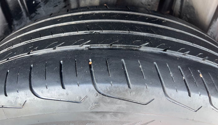 2023 Maruti FRONX ALPHA 1.0L TURBO 6 AT, Petrol, Automatic, 28,757 km, Left Rear Tyre Tread