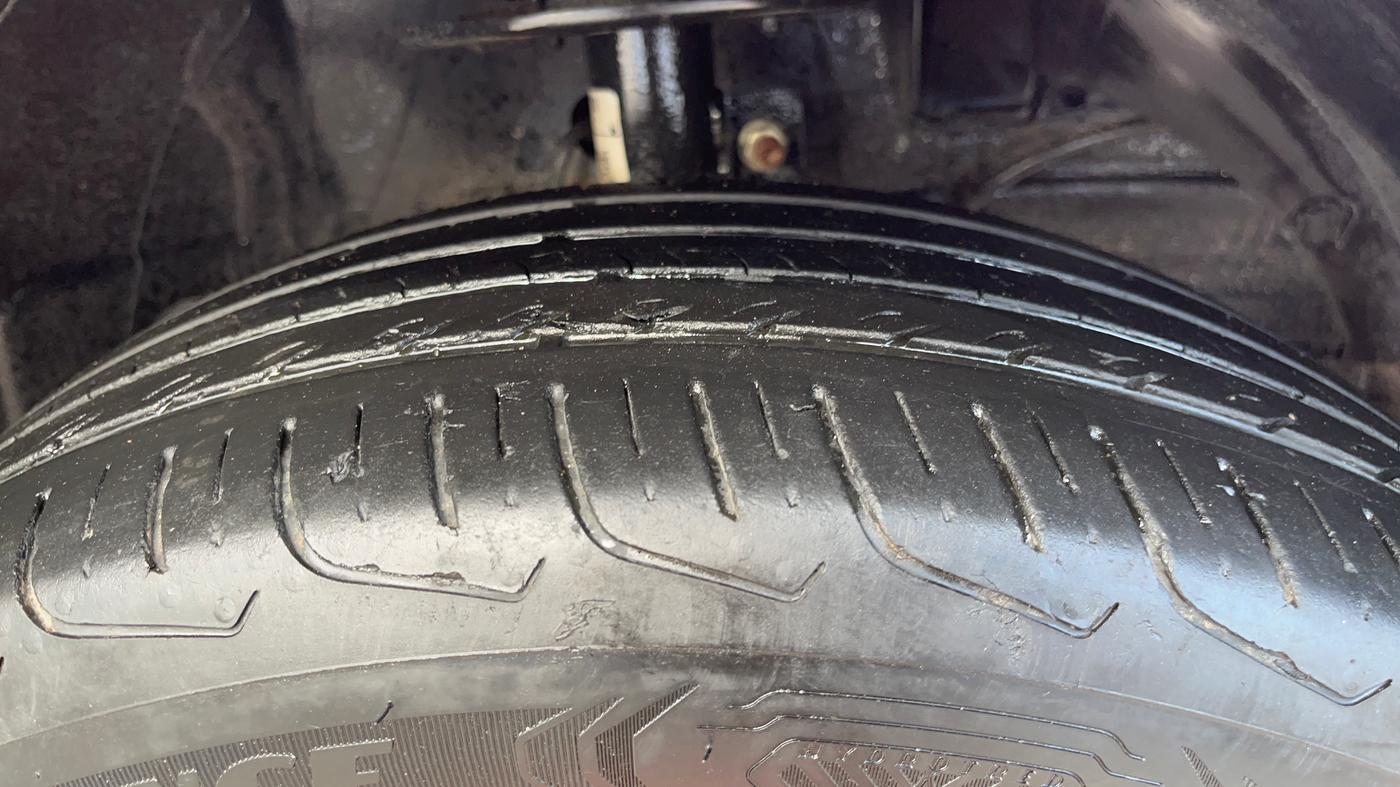 2023 Maruti FRONX ALPHA 1.0L TURBO 6 AT, Petrol, Automatic, 28,836 km, Right Front Tyre Tread