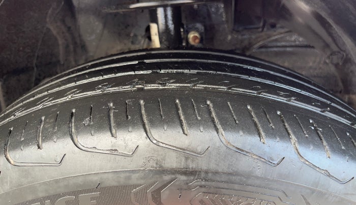 2023 Maruti FRONX ALPHA 1.0L TURBO 6 AT, Petrol, Automatic, 28,757 km, Right Front Tyre Tread