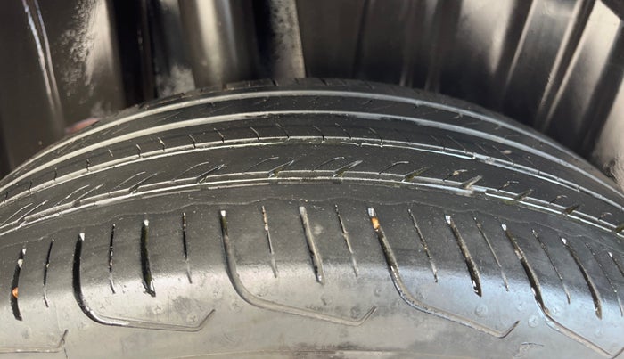 2023 Maruti FRONX ALPHA 1.0L TURBO 6 AT, Petrol, Automatic, 28,757 km, Right Rear Tyre Tread