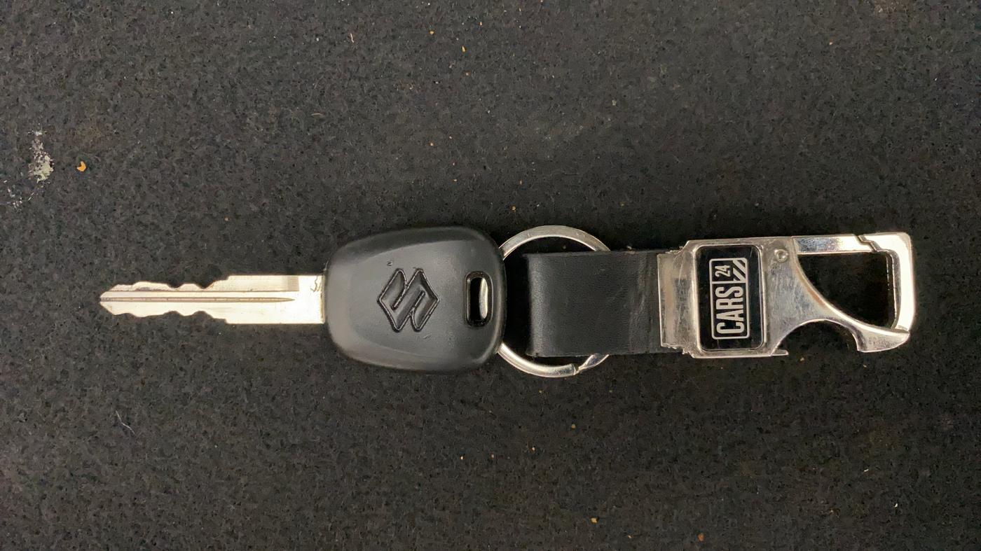 2011 Maruti Swift VXI, Petrol, Manual, 1,04,553 km, Key Close Up