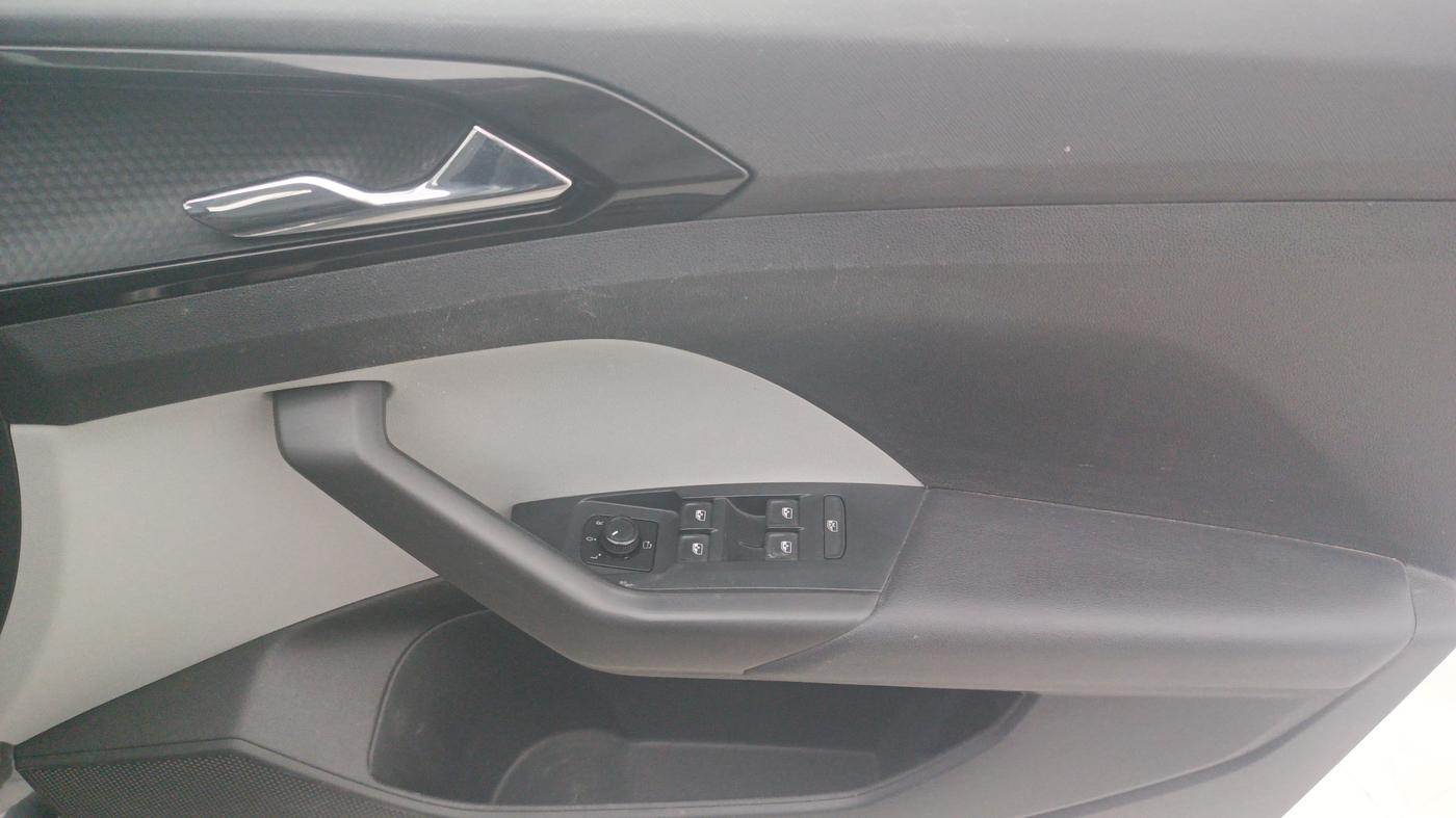 2021 Skoda KUSHAQ STYLE 1.5L TSI DSG, Petrol, Automatic, 85,768 km, Driver Side Door Panels Control