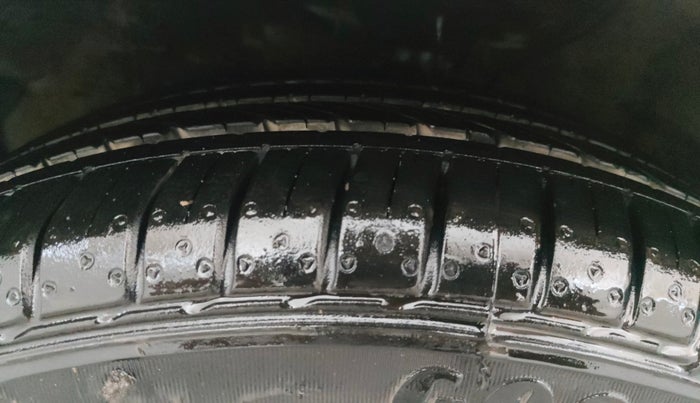 2012 Hyundai Verna FLUIDIC 1.6 VTVT SX, Petrol, Manual, 18,212 km, Left Front Tyre Tread