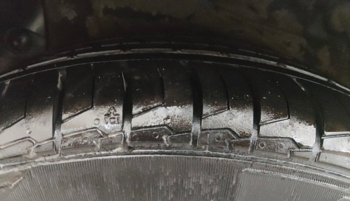 2012 Hyundai Verna FLUIDIC 1.6 VTVT SX, Petrol, Manual, 18,212 km, Right Rear Tyre Tread
