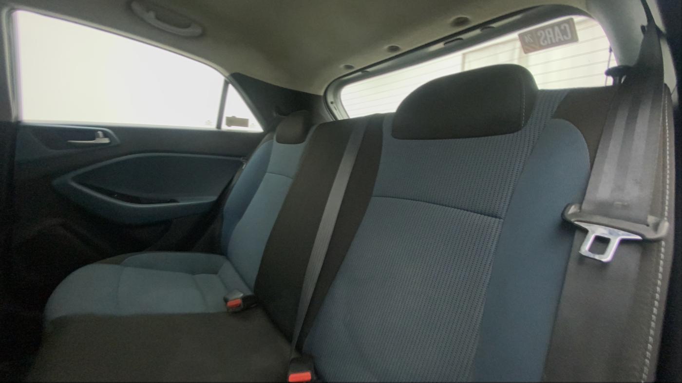 2015 Hyundai i20 Active 1.2 S, CNG, Manual, 42,091 km, Right Side Rear Door Cabin