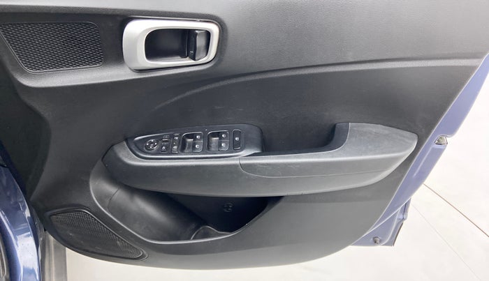 2022 Hyundai VENUE S+ 1.2, Petrol, Manual, 35,265 km, Driver Side Door Panels Control