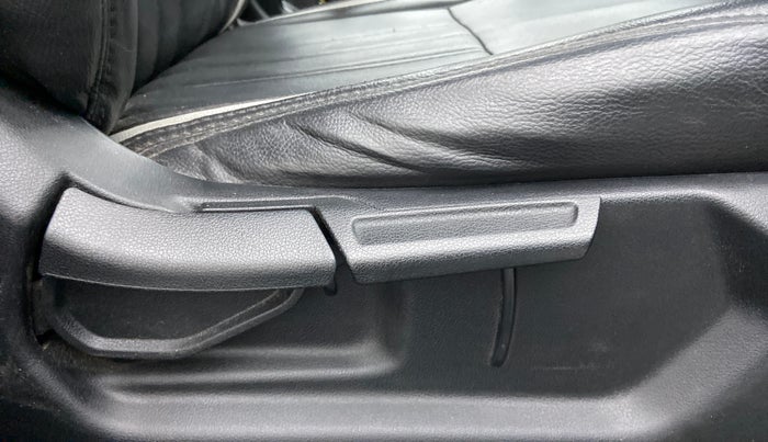 2022 Hyundai VENUE S+ 1.2, Petrol, Manual, 35,265 km, Driver Side Adjustment Panel