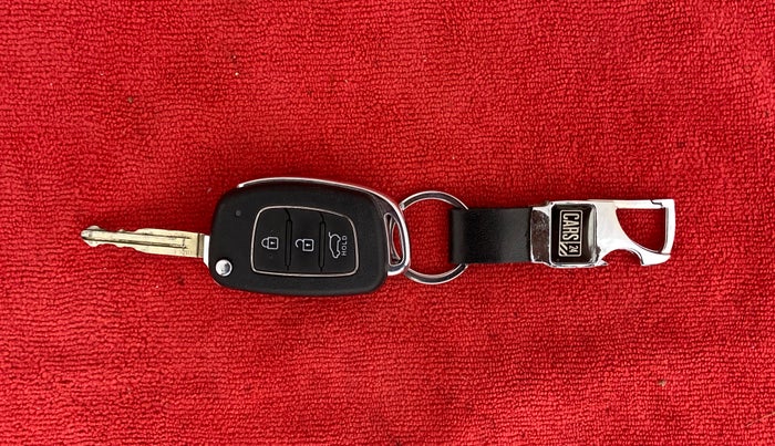 2022 Hyundai VENUE S+ 1.2, Petrol, Manual, 35,265 km, Key Close Up