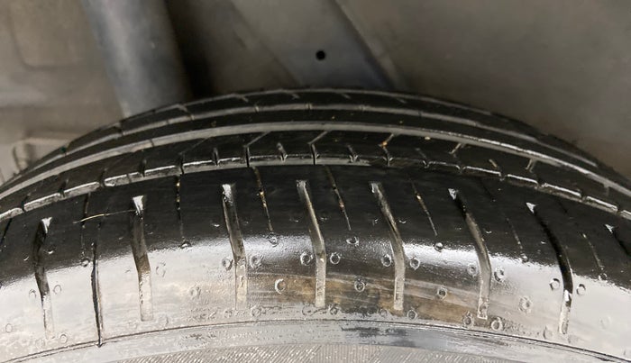 2022 Hyundai VENUE S+ 1.2, Petrol, Manual, 35,265 km, Right Rear Tyre Tread