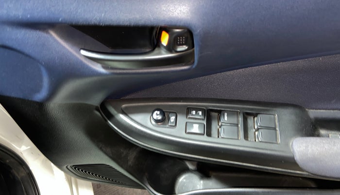 2022 Maruti Baleno DELTA PETROL 1.2, Petrol, Manual, 48,749 km, Driver Side Door Panels Control