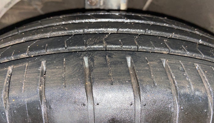 2022 Maruti Baleno DELTA PETROL 1.2, Petrol, Manual, 48,749 km, Left Front Tyre Tread