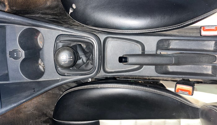 2016 Volkswagen Ameo COMFORTLINE 1.2L, Petrol, Manual, 58,672 km, Gear Lever