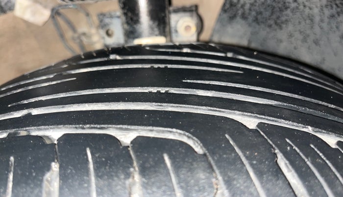 2016 Volkswagen Ameo COMFORTLINE 1.2L, Petrol, Manual, 58,672 km, Right Front Tyre Tread