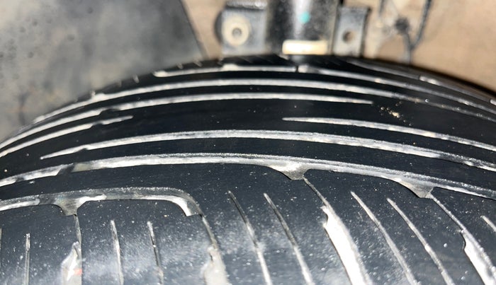 2016 Volkswagen Ameo COMFORTLINE 1.2L, Petrol, Manual, 58,672 km, Left Front Tyre Tread