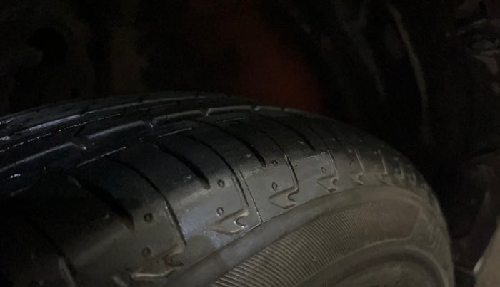 2019 Maruti IGNIS ALPHA 1.2 AMT DUAL TONE, Petrol, Automatic, 72,001 km, Left Front Tyre Tread