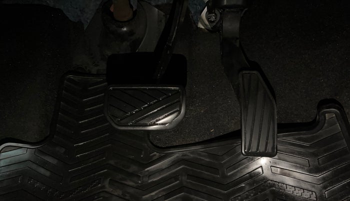 2019 Maruti IGNIS ALPHA 1.2 AMT DUAL TONE, Petrol, Automatic, 72,001 km, Pedals