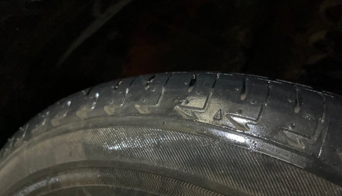 2019 Maruti IGNIS ALPHA 1.2 AMT DUAL TONE, Petrol, Automatic, 72,001 km, Right Front Tyre Tread