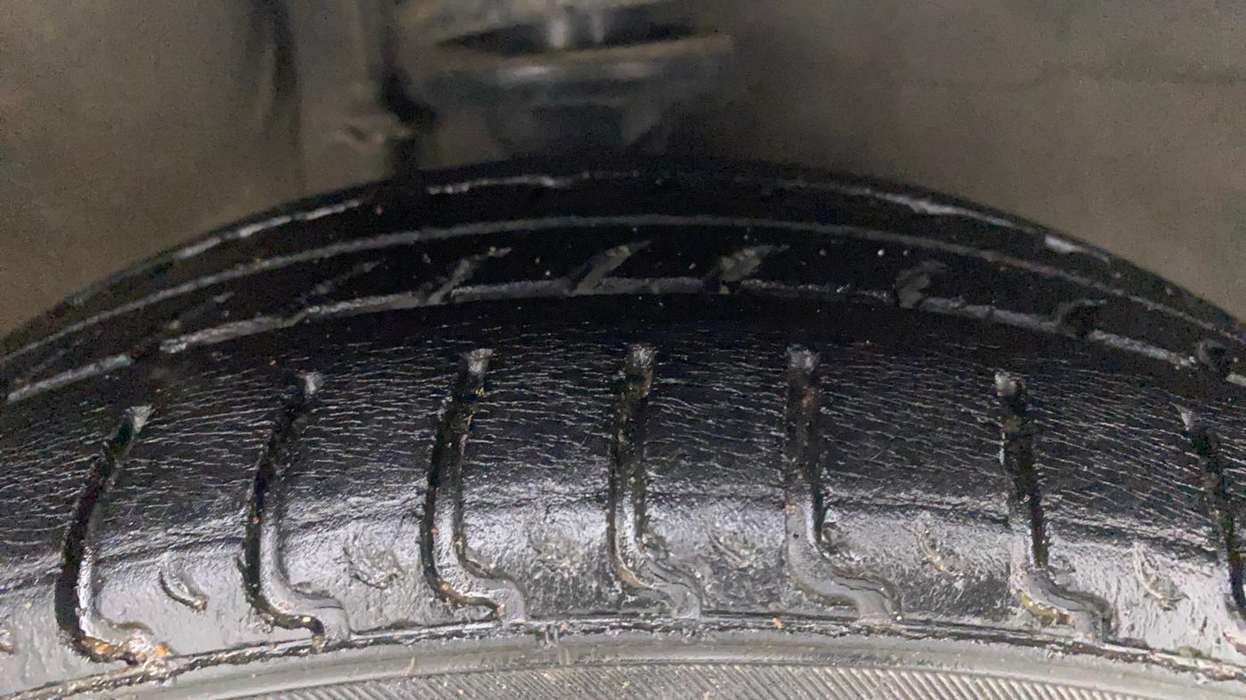 2012 Maruti Zen Estilo VXI, Petrol, Manual, 1,00,395 km, Right Front Tyre Tread